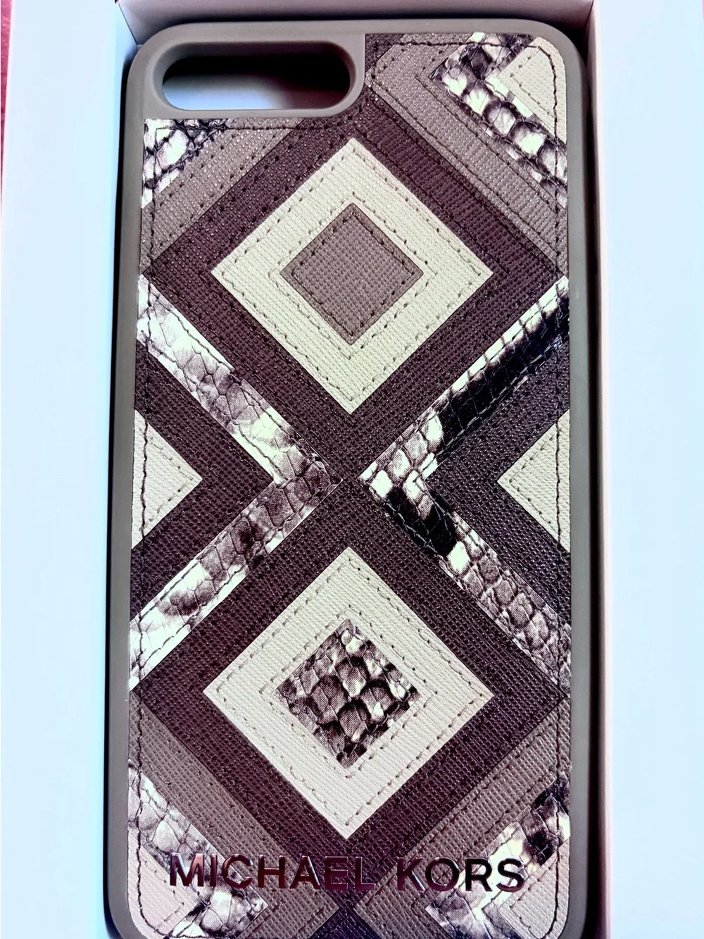 Michael Kors Grey Geometric Snake Skin Pattern Case w/ Original Box iPhone 7+